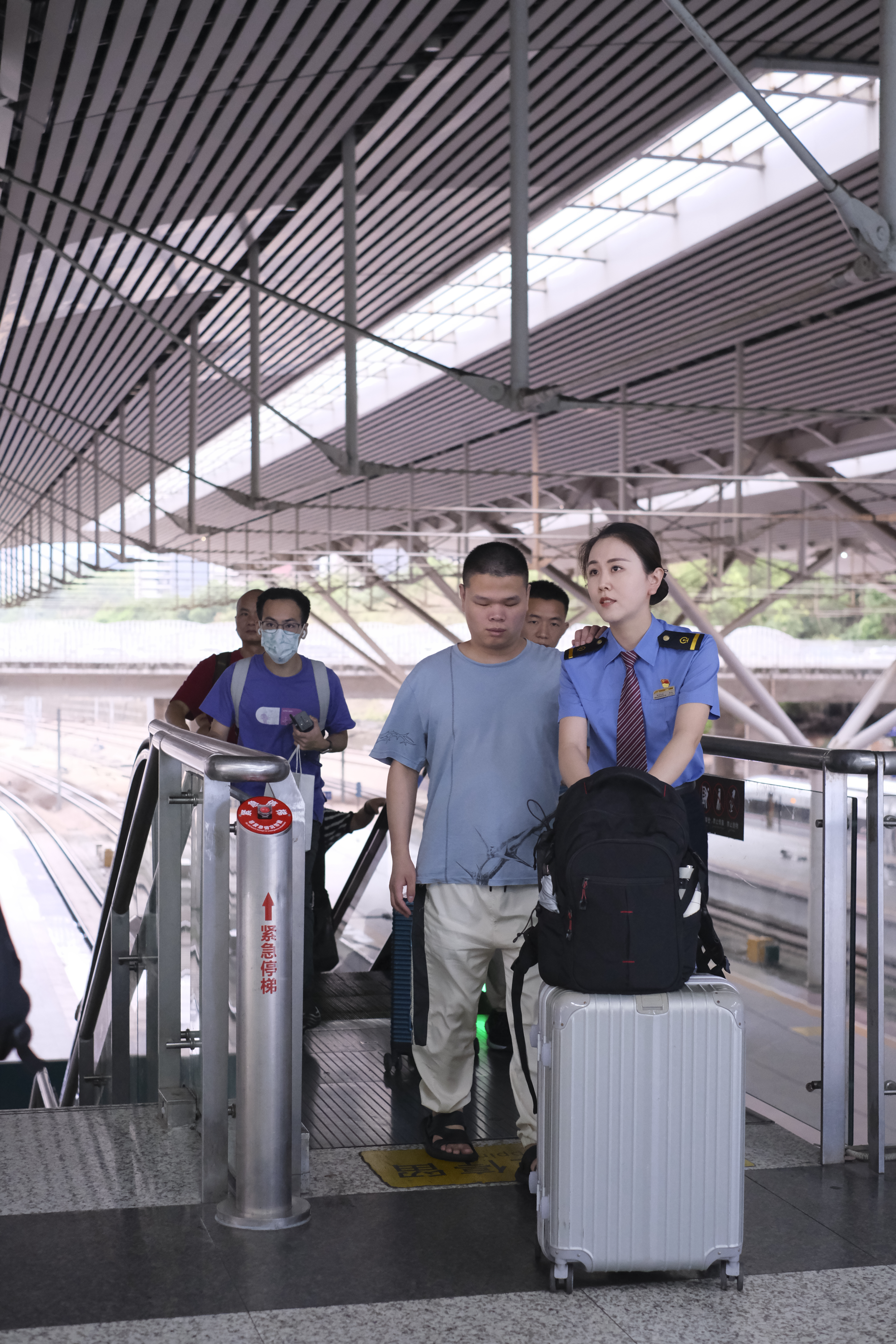 五一假期最后一天广铁预计发送旅客2556万人次(图3) 五一假期最后一天广铁预计发送旅客2556万人次(图3)